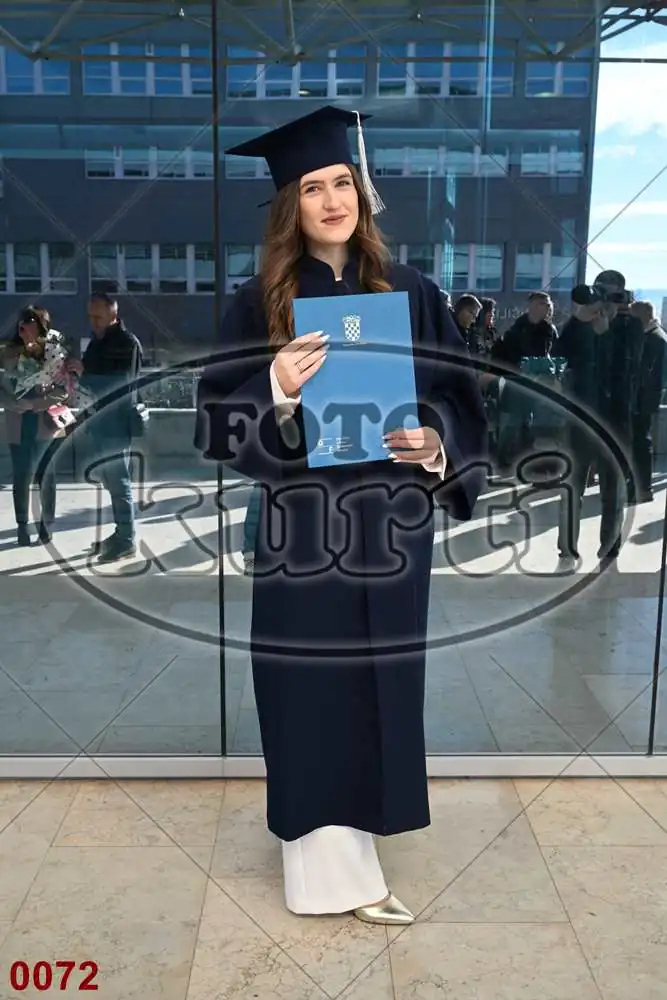 12:00h 12 - FotoKurti