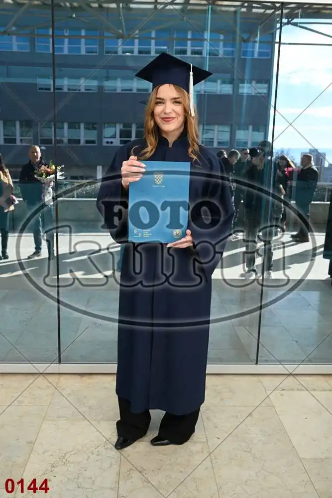 12:00h 12 - FotoKurti