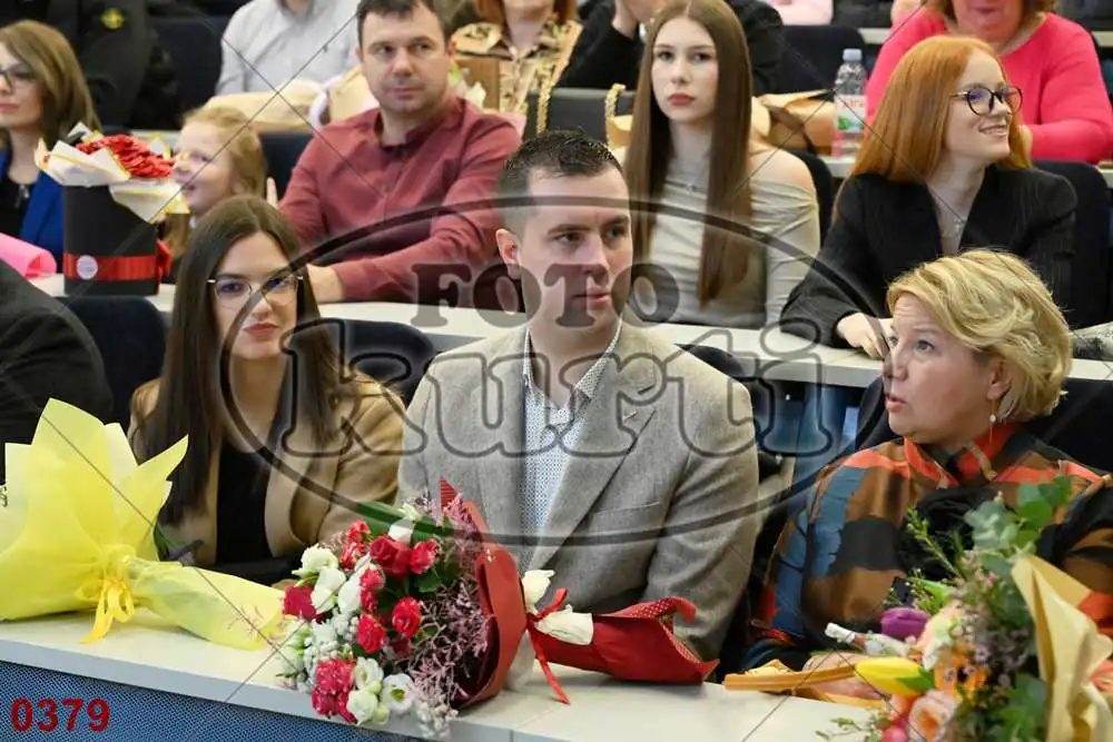 12:00h 7 - FotoKurti