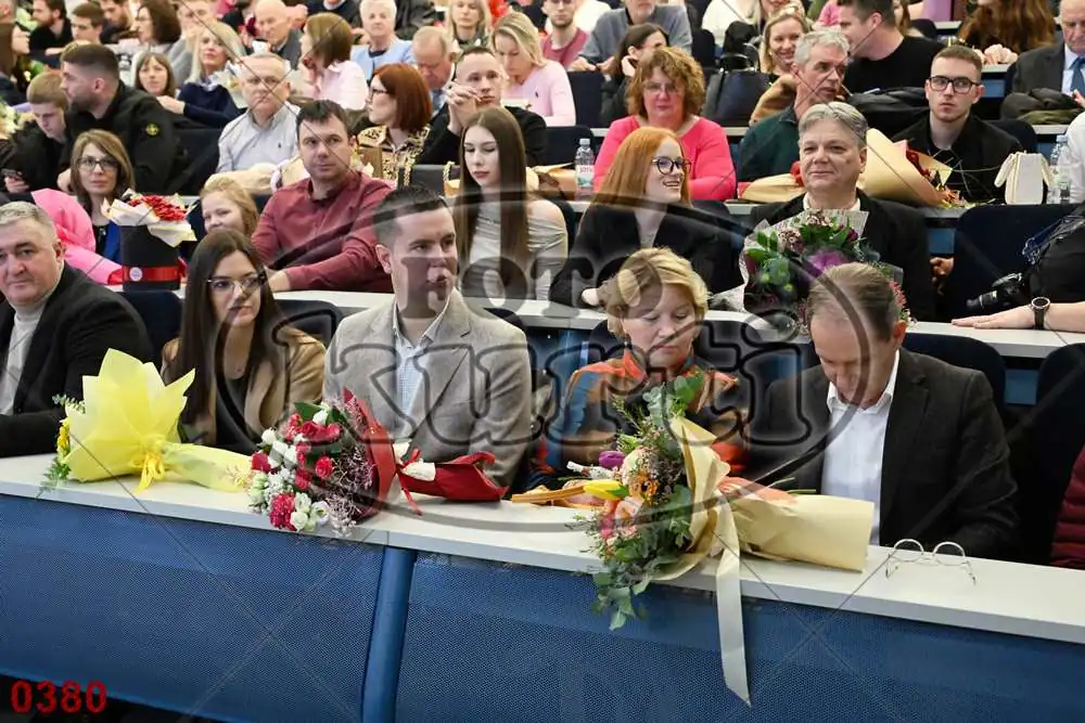 12:00h 8 - FotoKurti