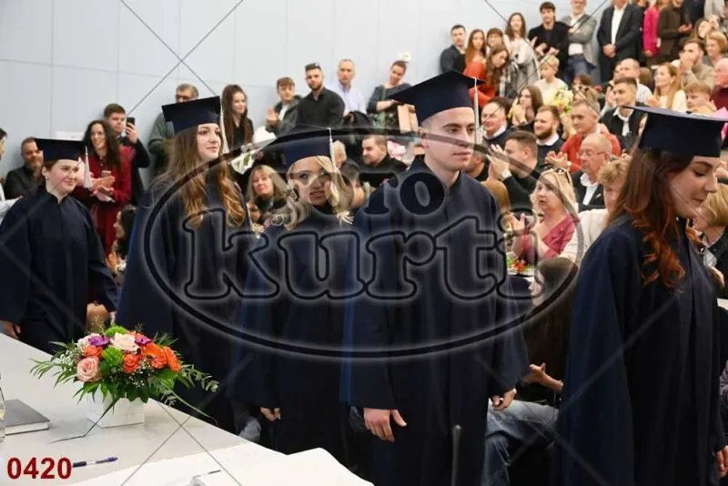 12:00h 12 - FotoKurti
