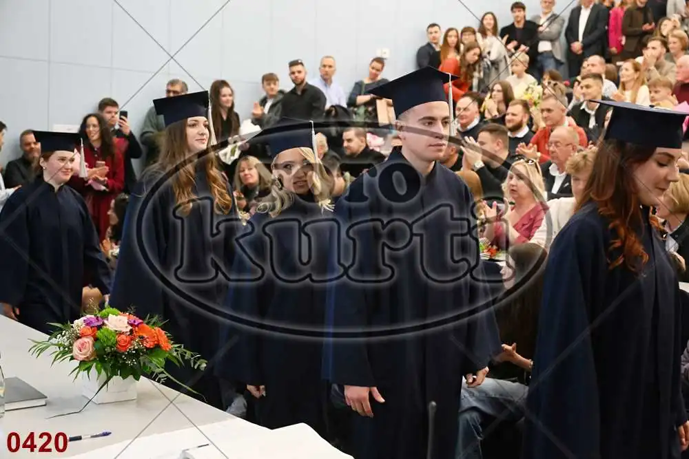 12:00h 12 - FotoKurti