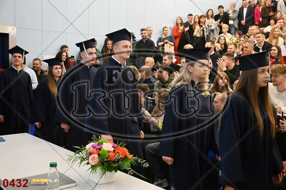 12:00h 12 - FotoKurti