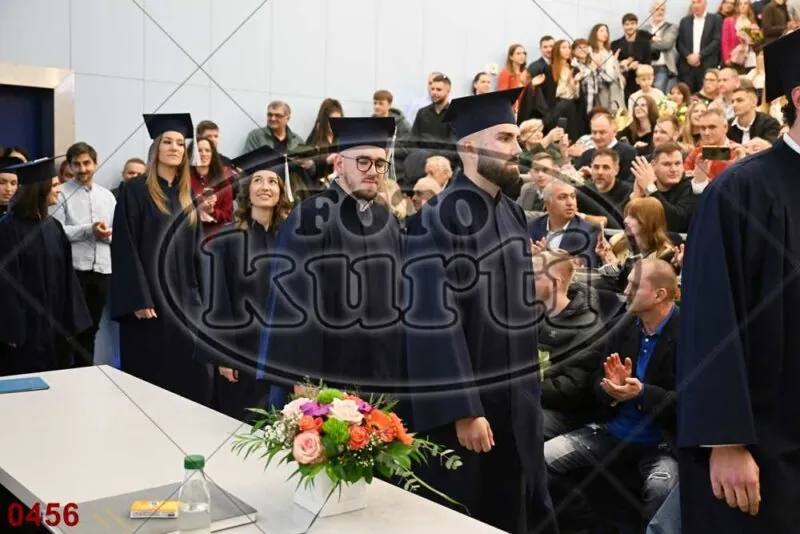 12:00h 12 - FotoKurti