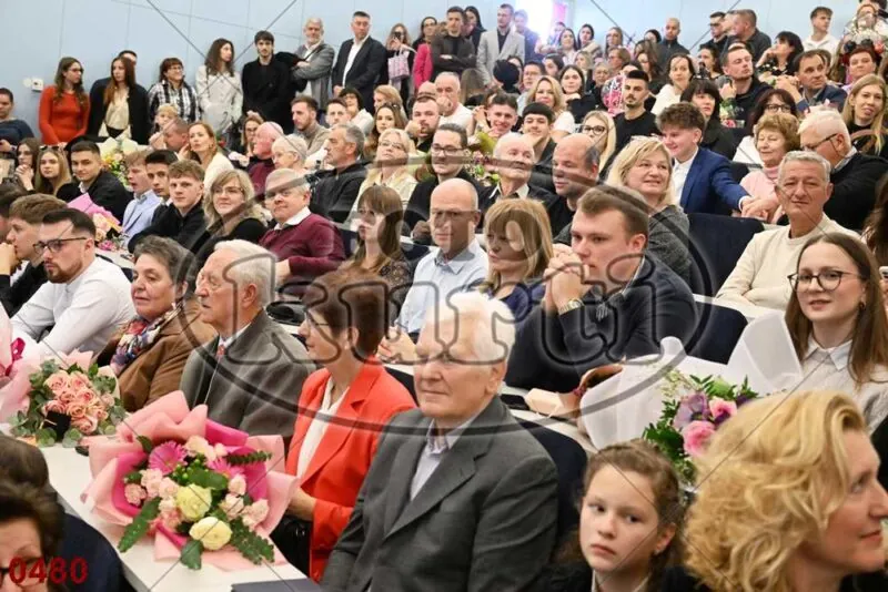 12:00h 12 - FotoKurti