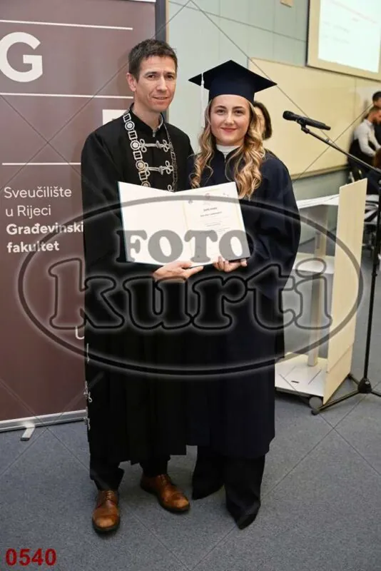12:00h 12 - FotoKurti