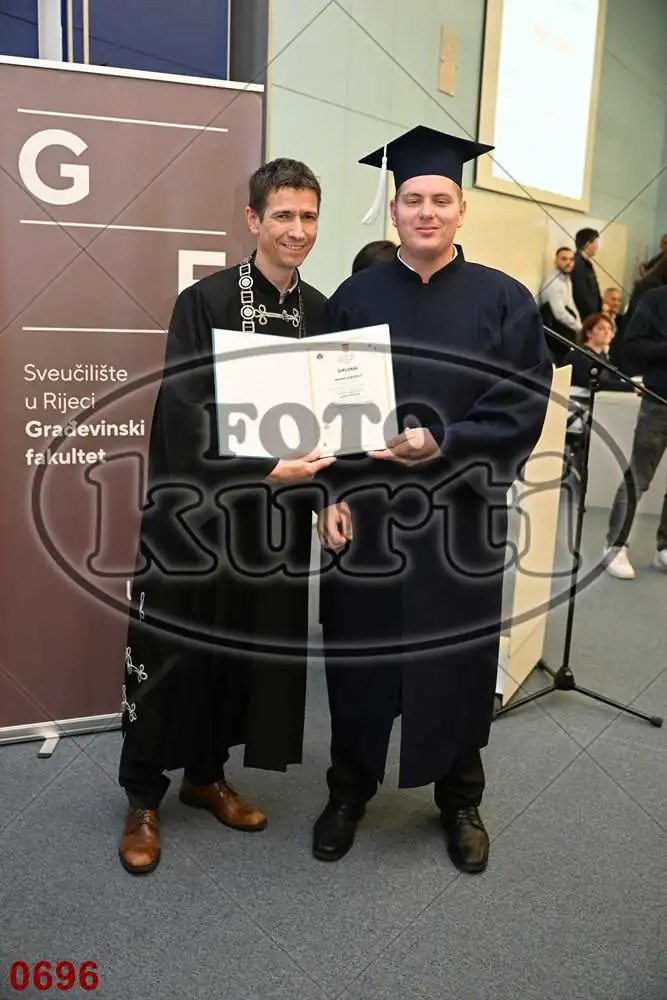 12:00h 12 - FotoKurti