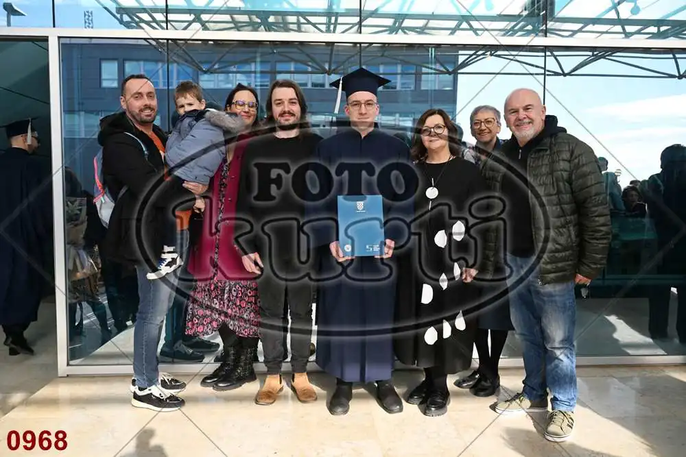 12:00h 8 - FotoKurti