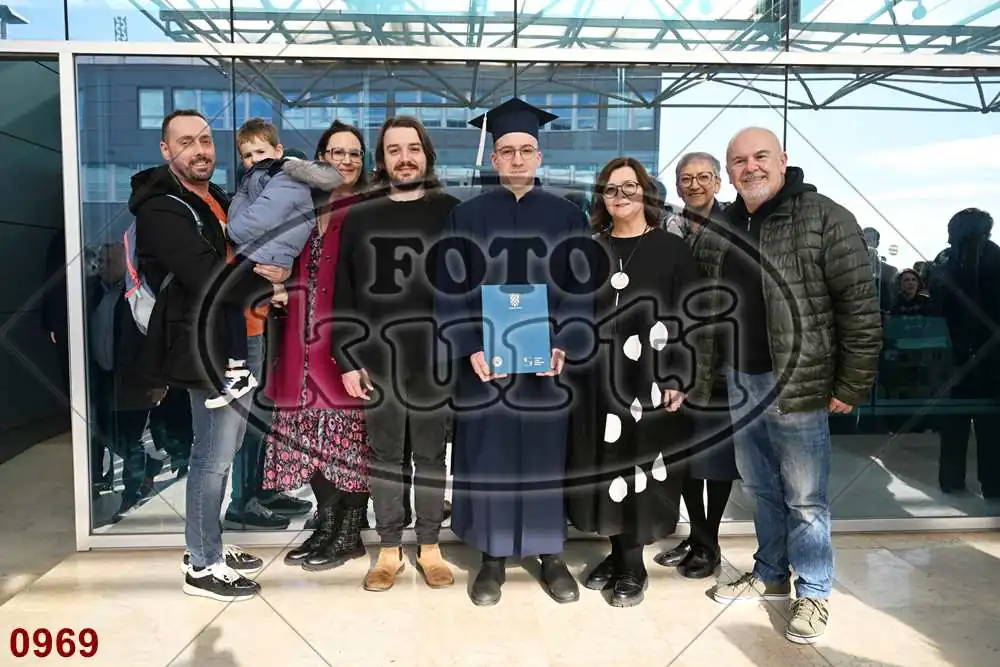 12:00h 9 - FotoKurti