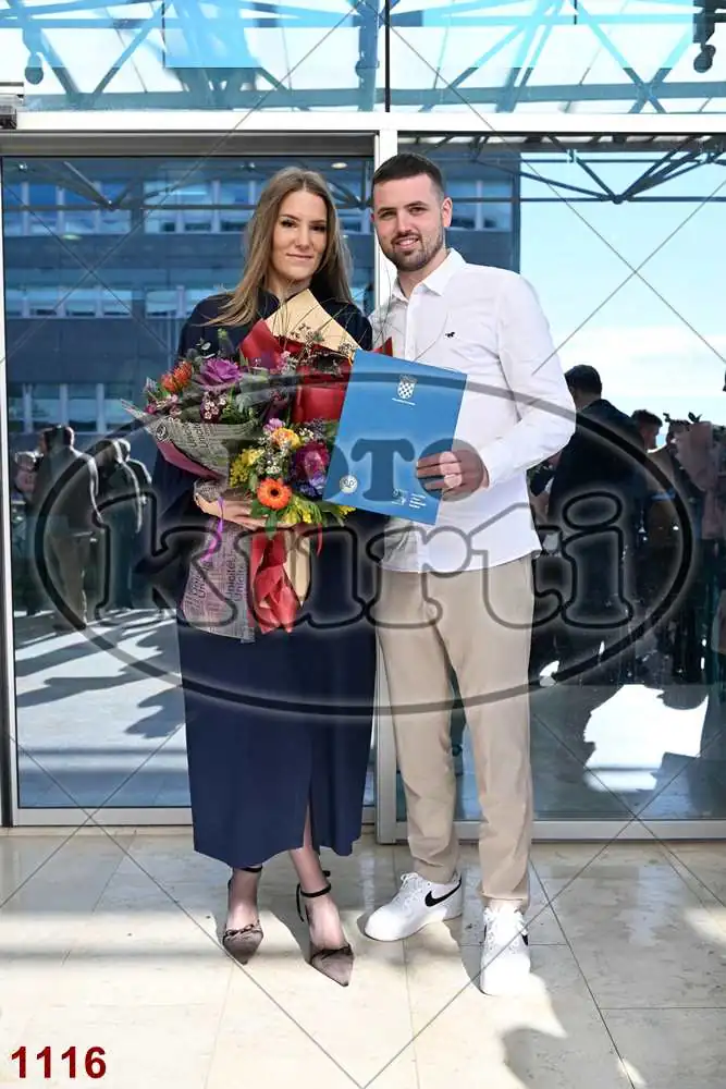12:00h 12 - FotoKurti