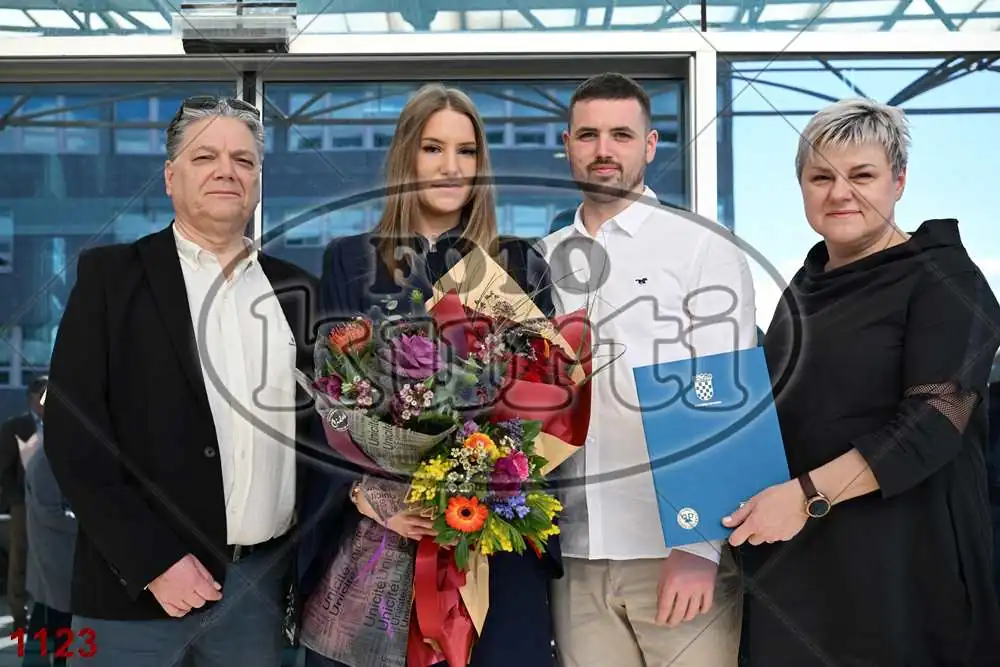 12:00h 7 - FotoKurti