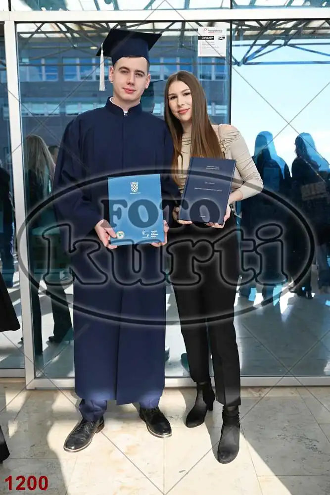 12:00h 12 - FotoKurti